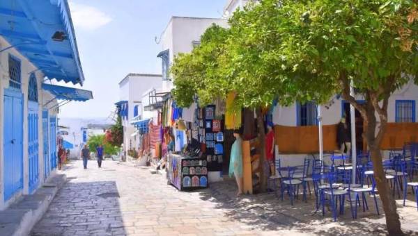 Sidi Bou Said niebiesko-białe miasto w Tunezji